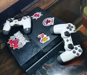 Playstation 4 Standard With 10 Games