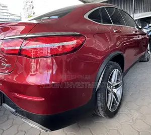 Mercedes-Benz GLC-Class GLC250 Sport Utility 4-Door (2.0L, 4cyl Turbo)