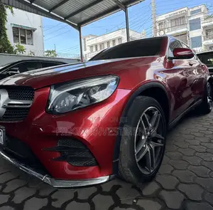 Mercedes-Benz GLC-Class GLC250 Sport Utility 4-Door (2.0L, 4cyl Turbo)
