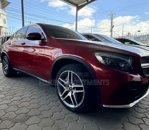 Mercedes-Benz GLC-Class GLC250 Sport Utility 4-Door (2.0L, 4cyl Turbo)
