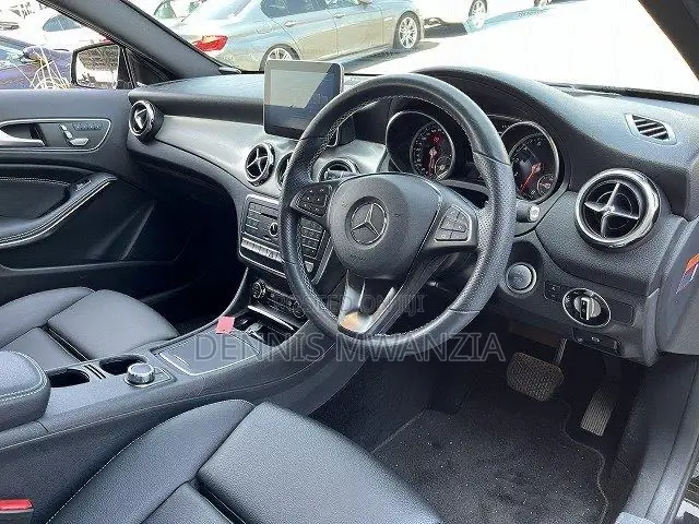 Mercedes-Benz GLA-Class 2019 Black