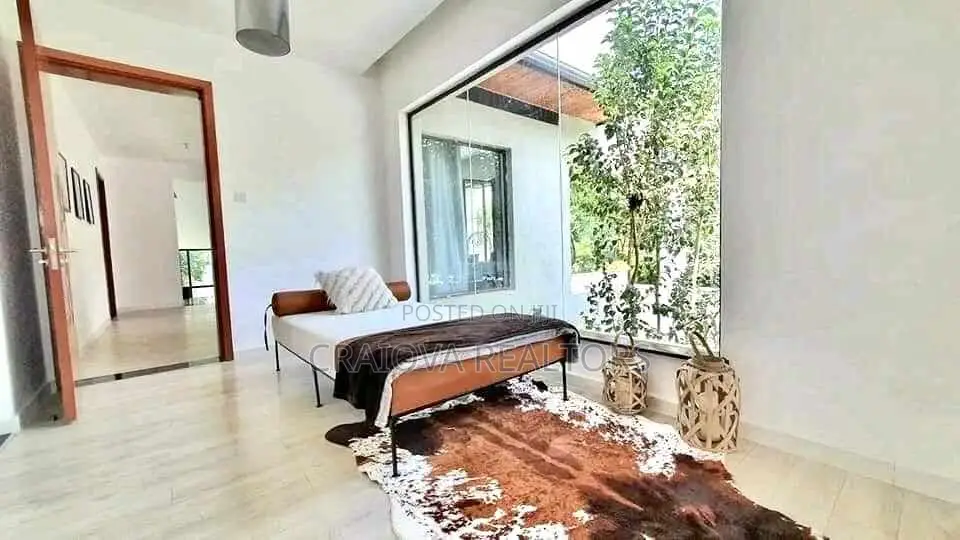 5bdrm House in Hardy for sale