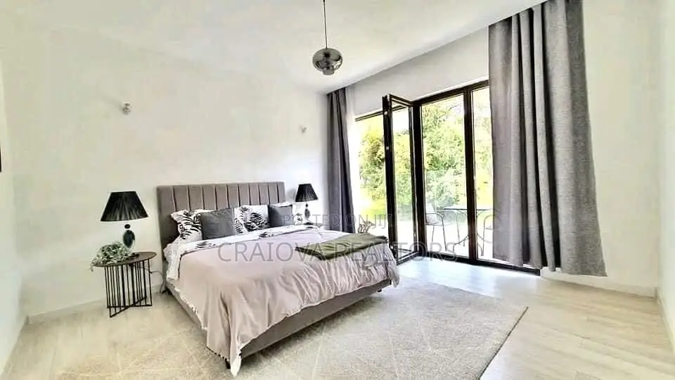 5bdrm House in Hardy for sale