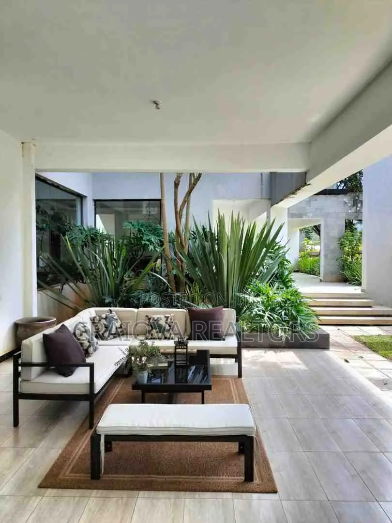 5bdrm House in Hardy for sale