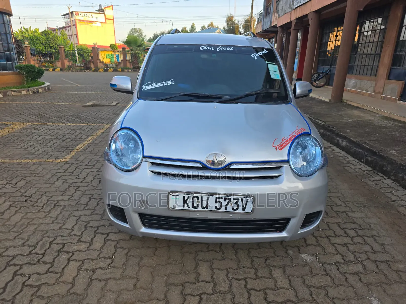 Toyota Sienta 2012 Silver