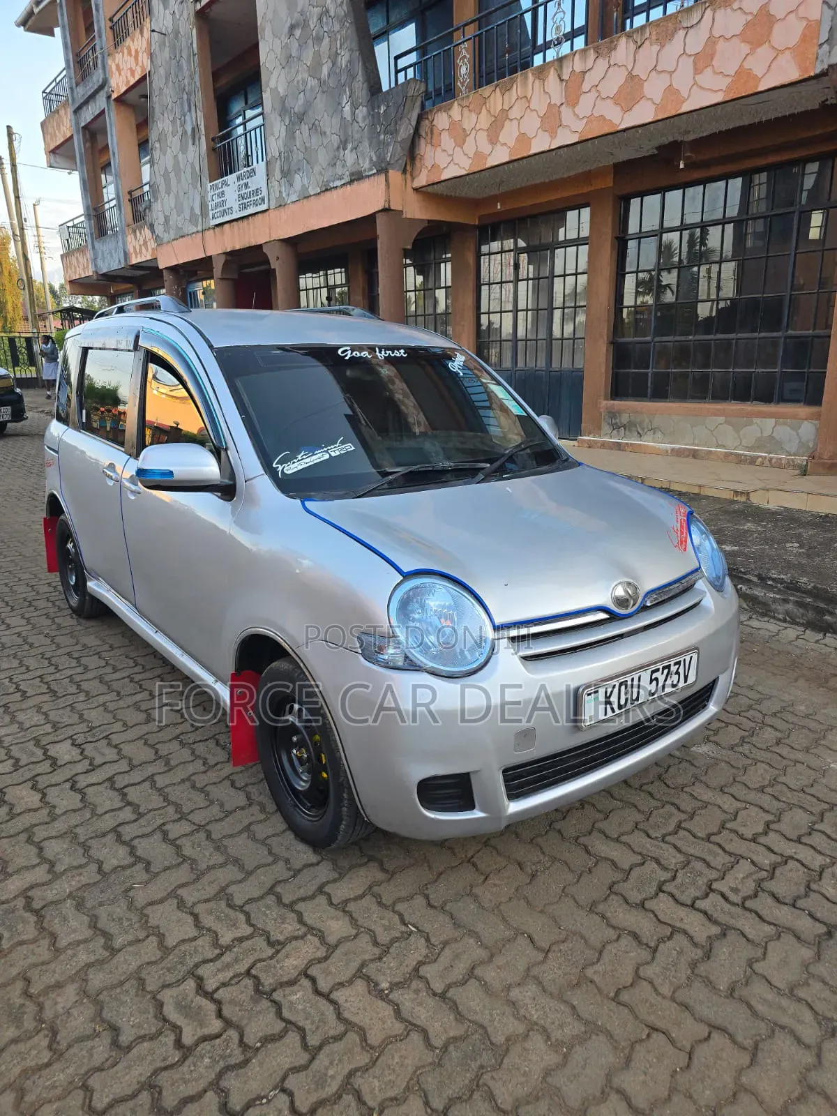 Toyota Sienta 2012 Silver