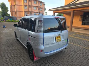 Toyota Sienta 2012 Silver
