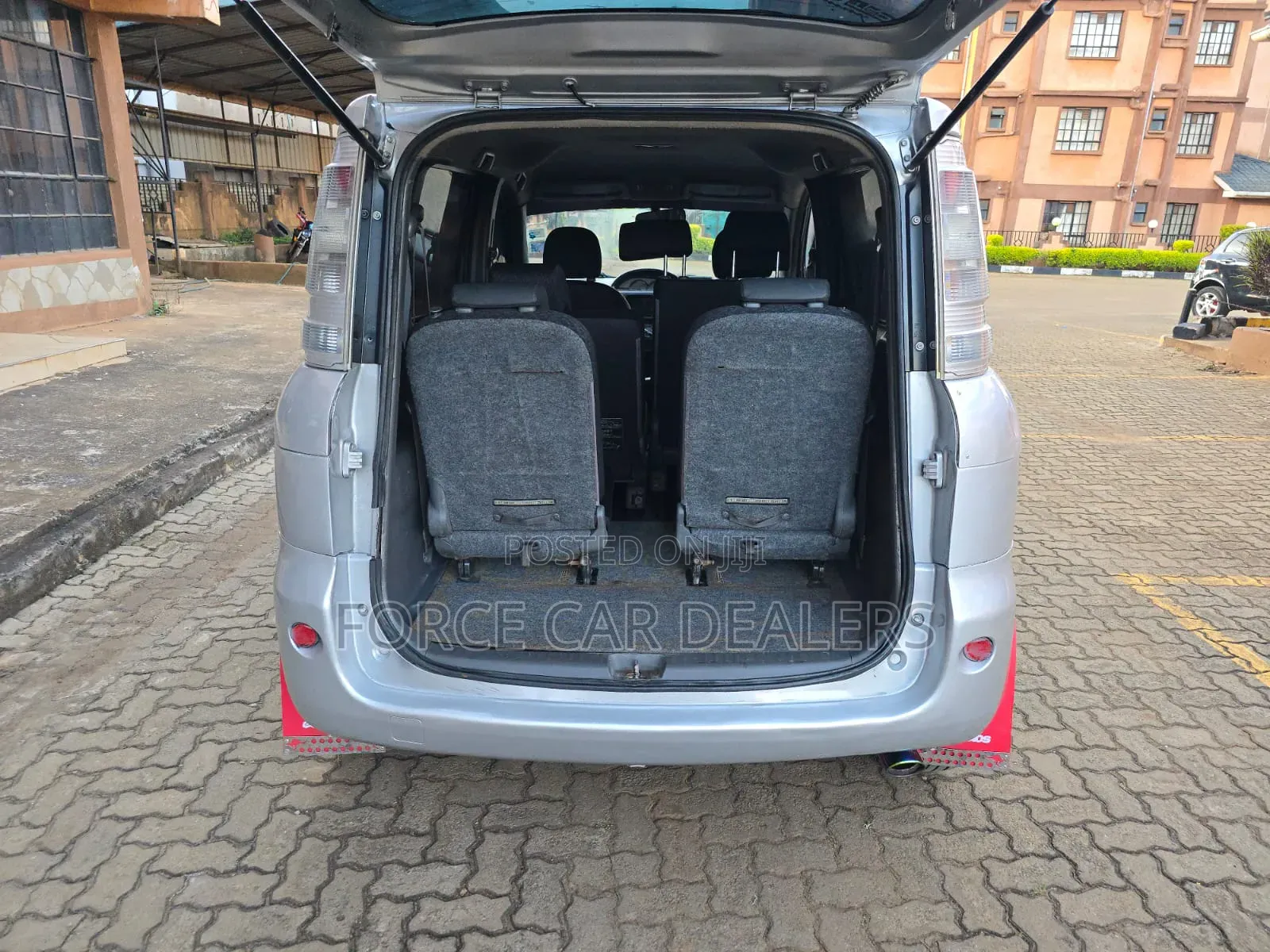 Toyota Sienta 2012 Silver