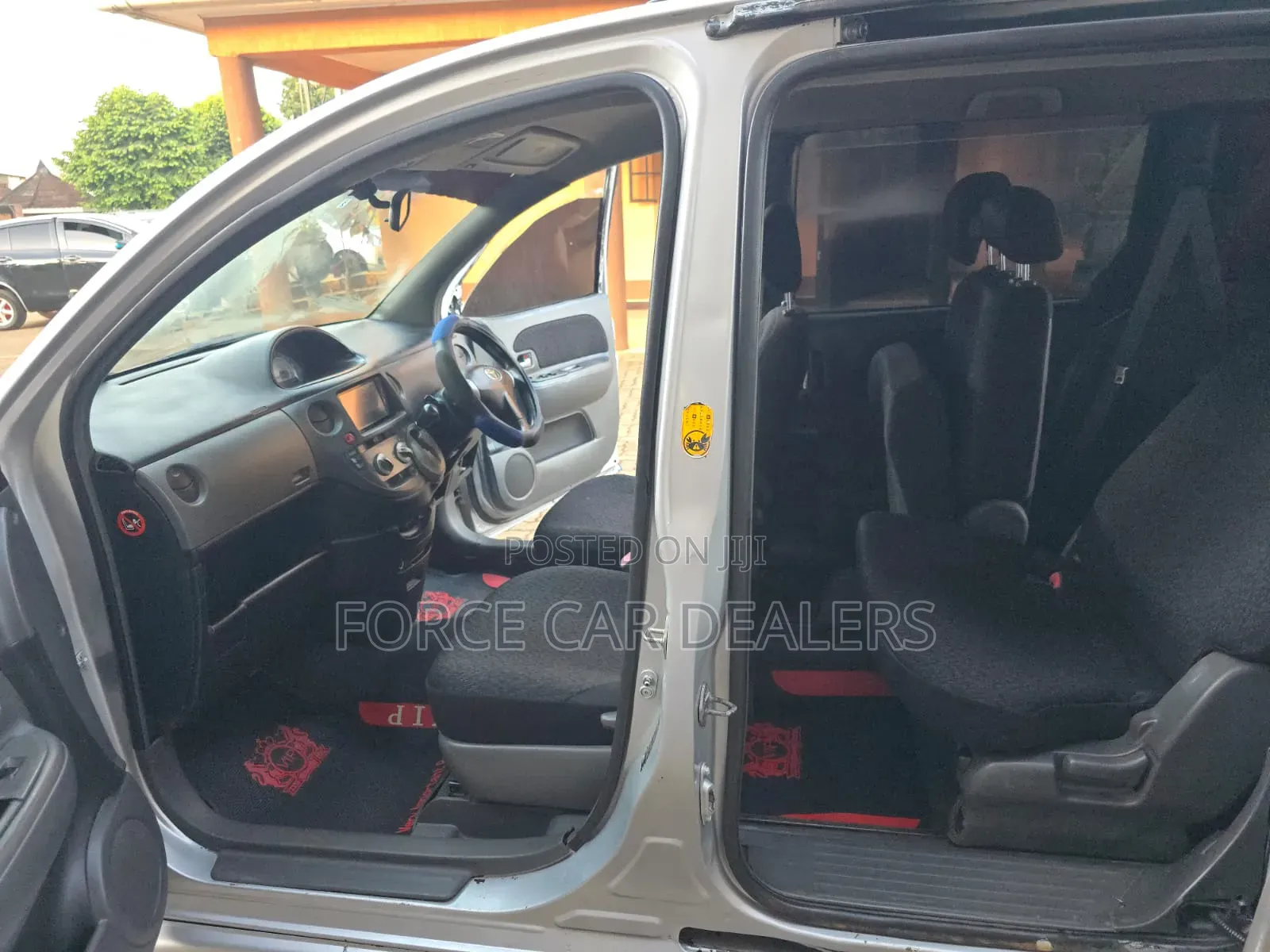 Toyota Sienta 2012 Silver
