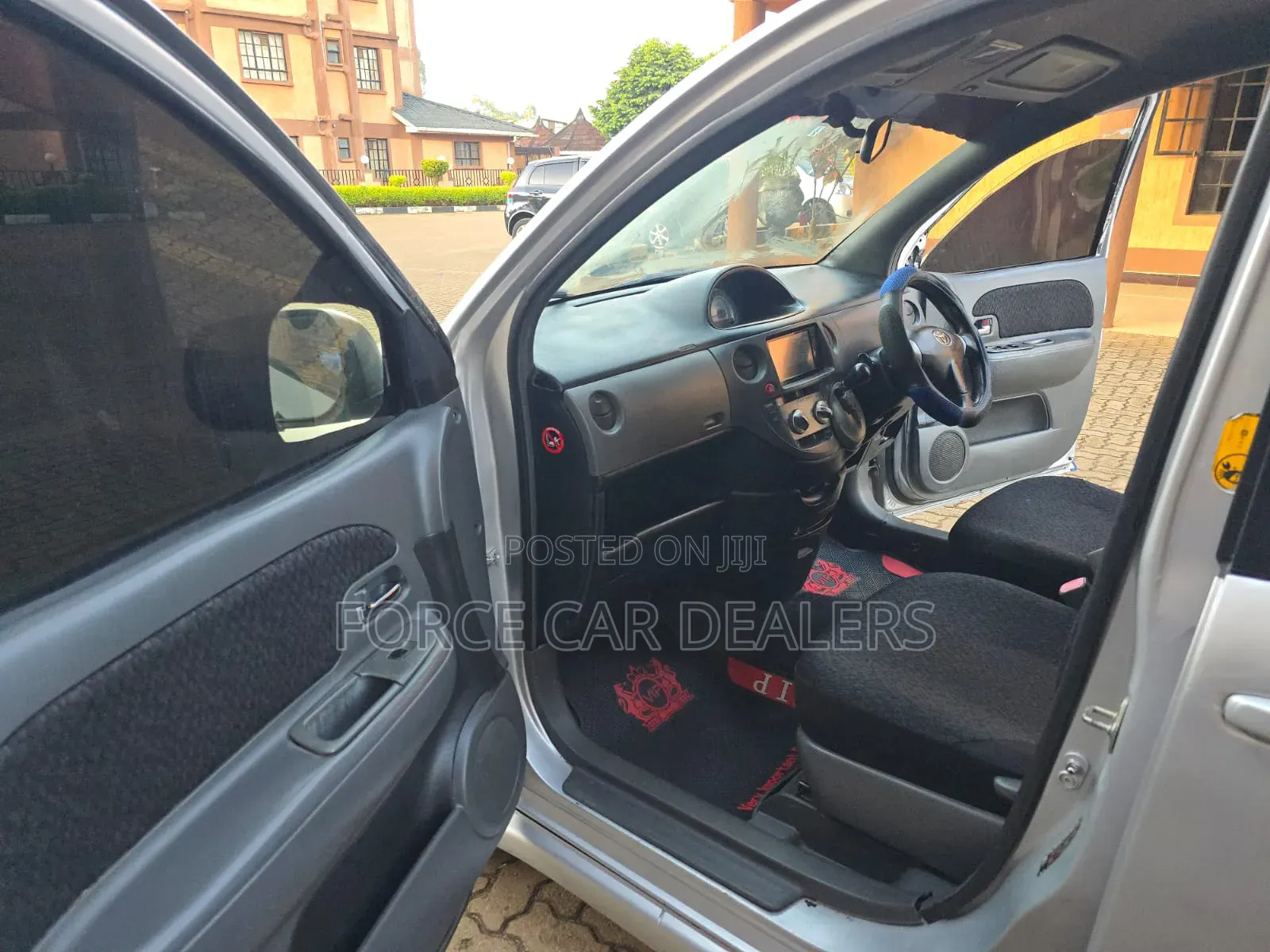 Toyota Sienta 2012 Silver