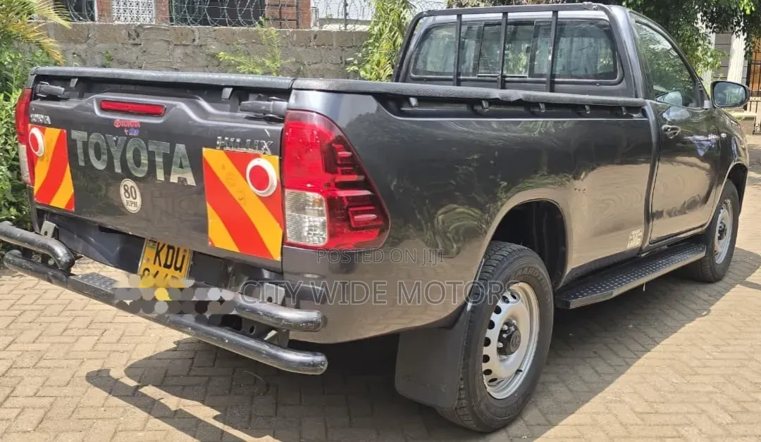 Toyota Hilux 2024 Gray