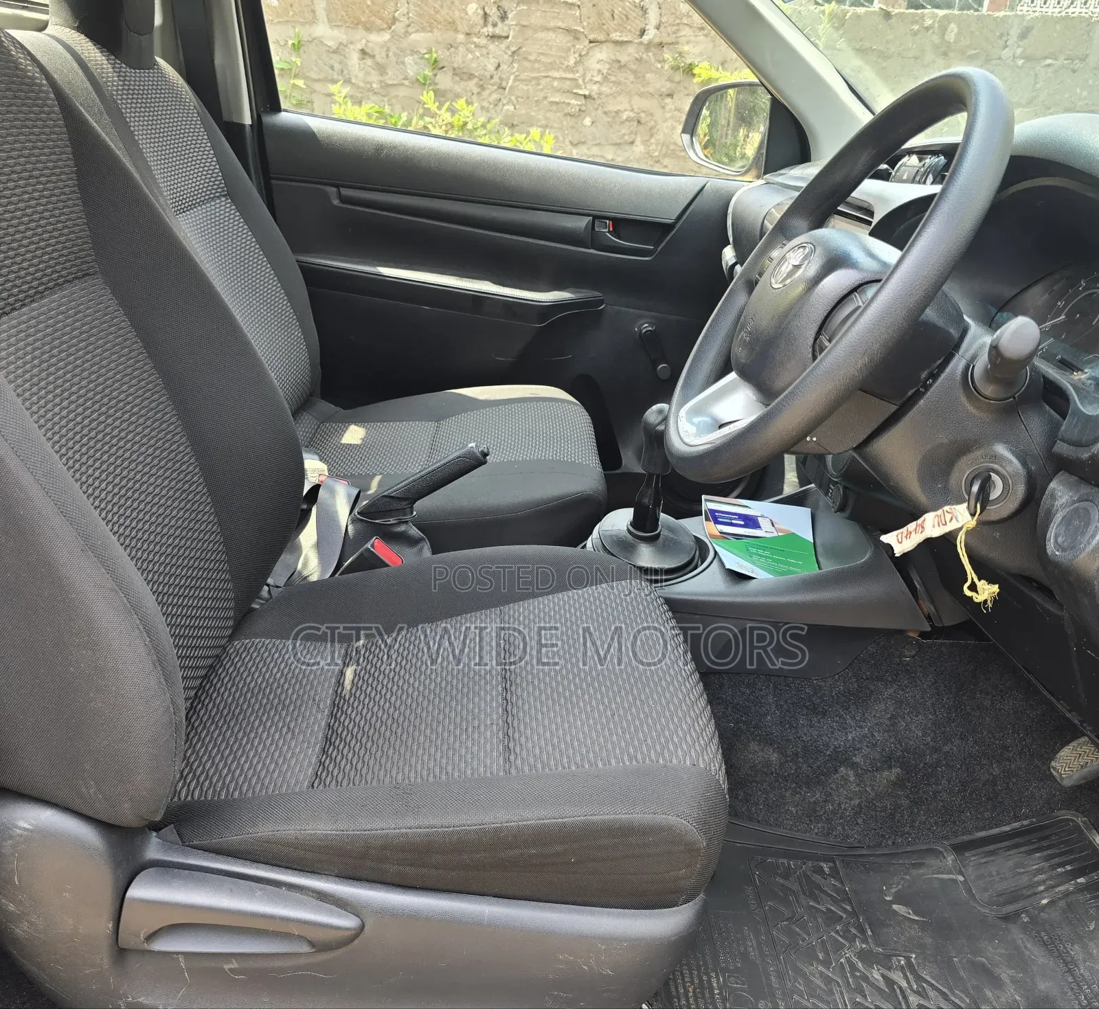 Toyota Hilux 2024 Gray