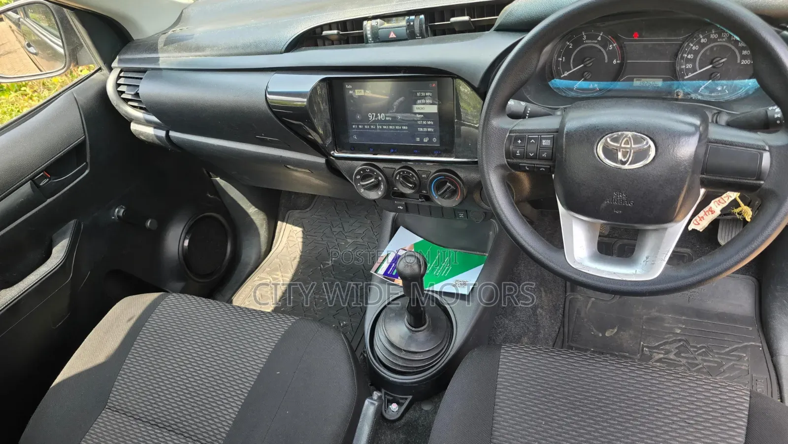 Toyota Hilux 2024 Gray