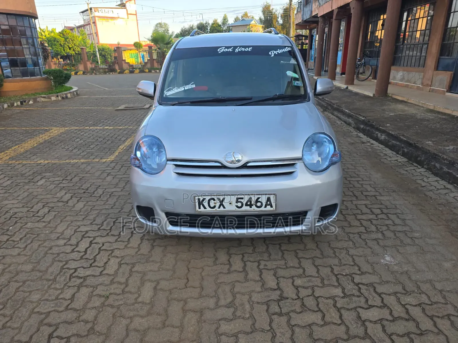 Toyota Sienta 2014 Silver