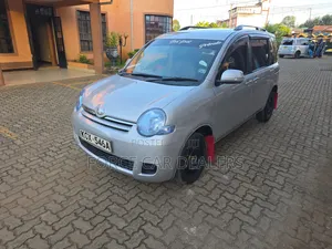Toyota Sienta 2014 Silver