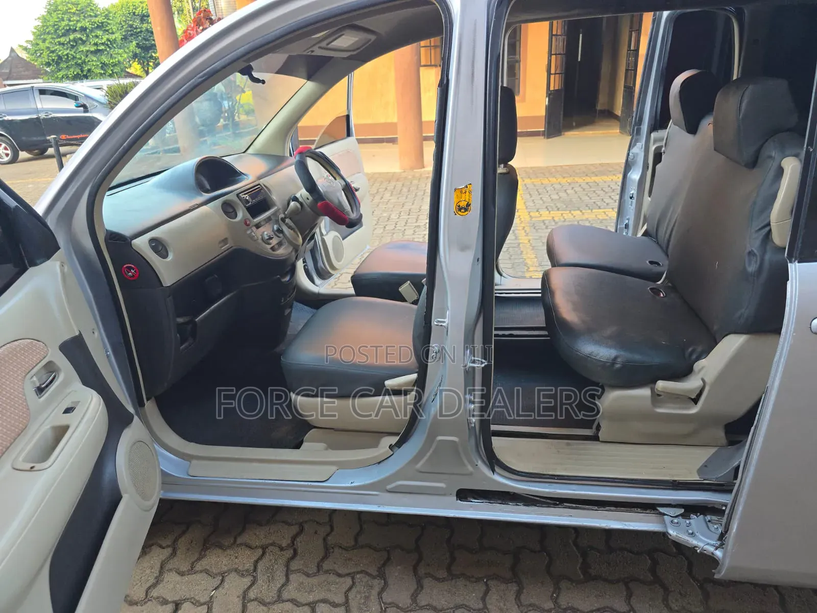 Toyota Sienta 2014 Silver