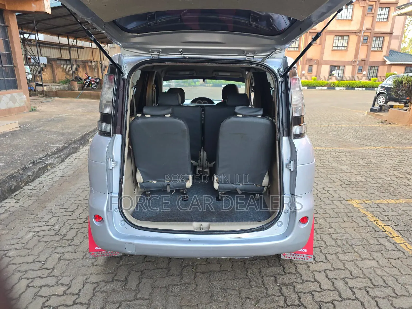 Toyota Sienta 2014 Silver