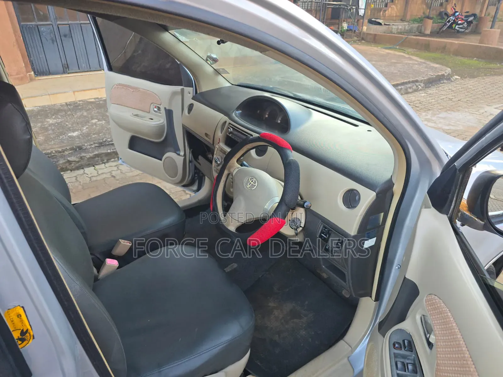 Toyota Sienta 2014 Silver
