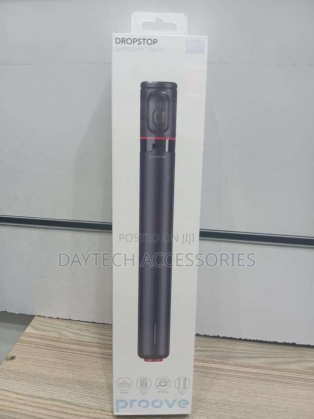 The Proove Dropstop Selfie Stick Tripod Comes in a Sleek Black Design - thumbnail 3