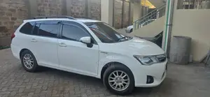Toyota Corolla Fielder 1.5 Hybrid FWD 2015 White