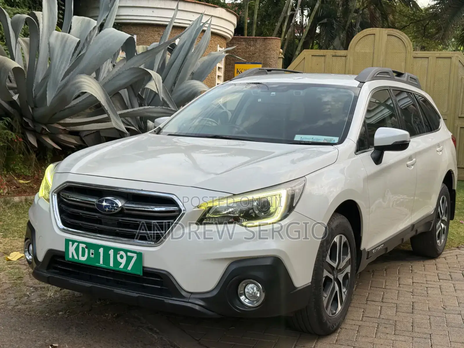 Subaru Outback 2018 White