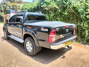 Toyota Hilux 2010 Black