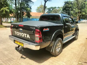 Toyota Hilux 2010 Black