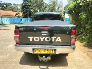 Toyota Hilux 2010 Black