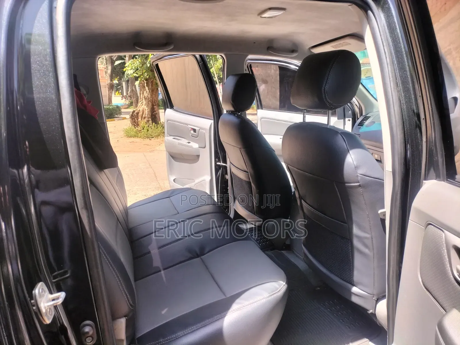 Toyota Hilux 2010 Black