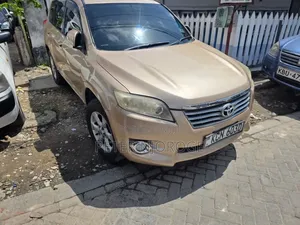 Toyota Vanguard 2012 Gold