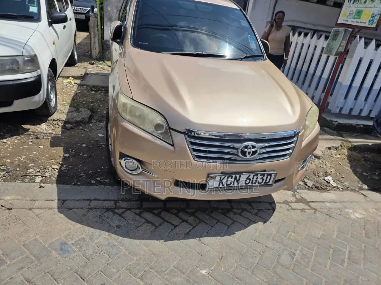 Toyota Vanguard 2012 Gold