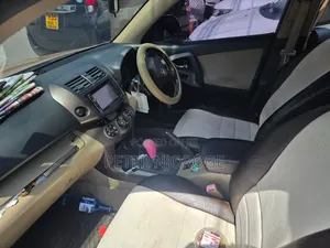Toyota Vanguard 2012 Gold