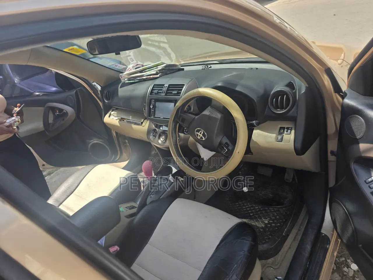 Toyota Vanguard 2012 Gold