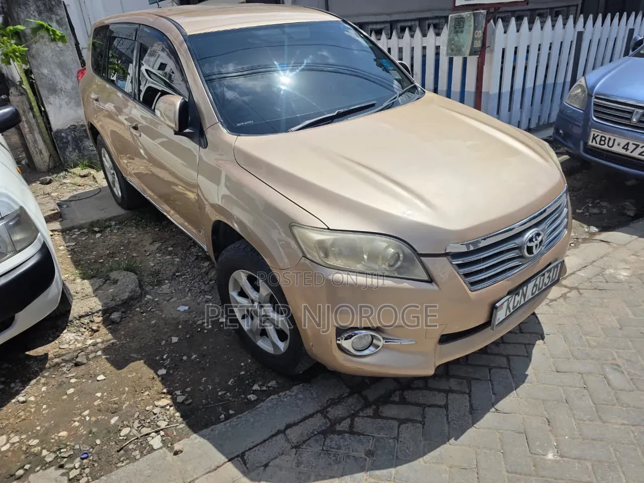Toyota Vanguard 2012 Gold