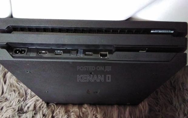 Ps4 Pro 825gb - thumbnail 2