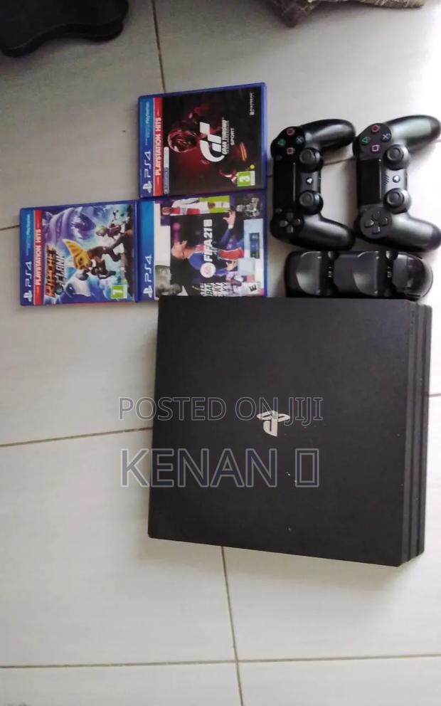 Ps4 Pro 825gb - thumbnail 3
