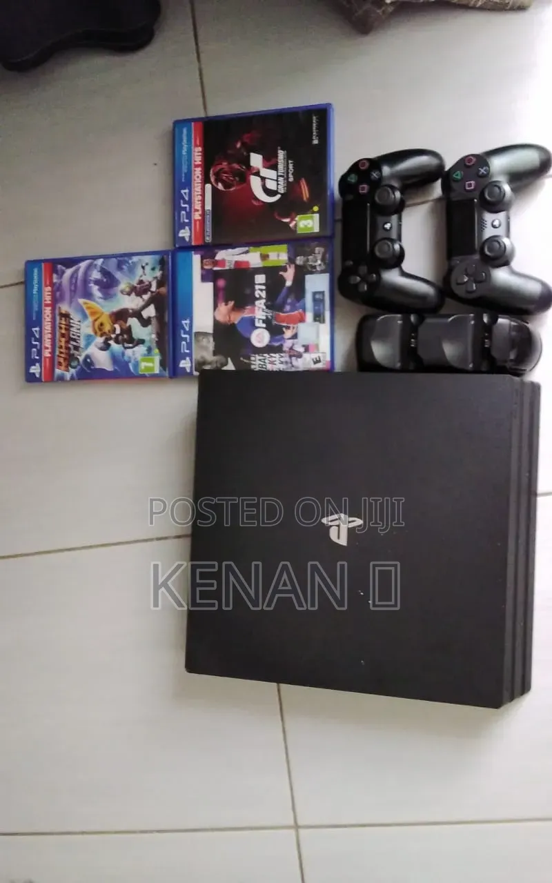 Ps4 Pro 825gb