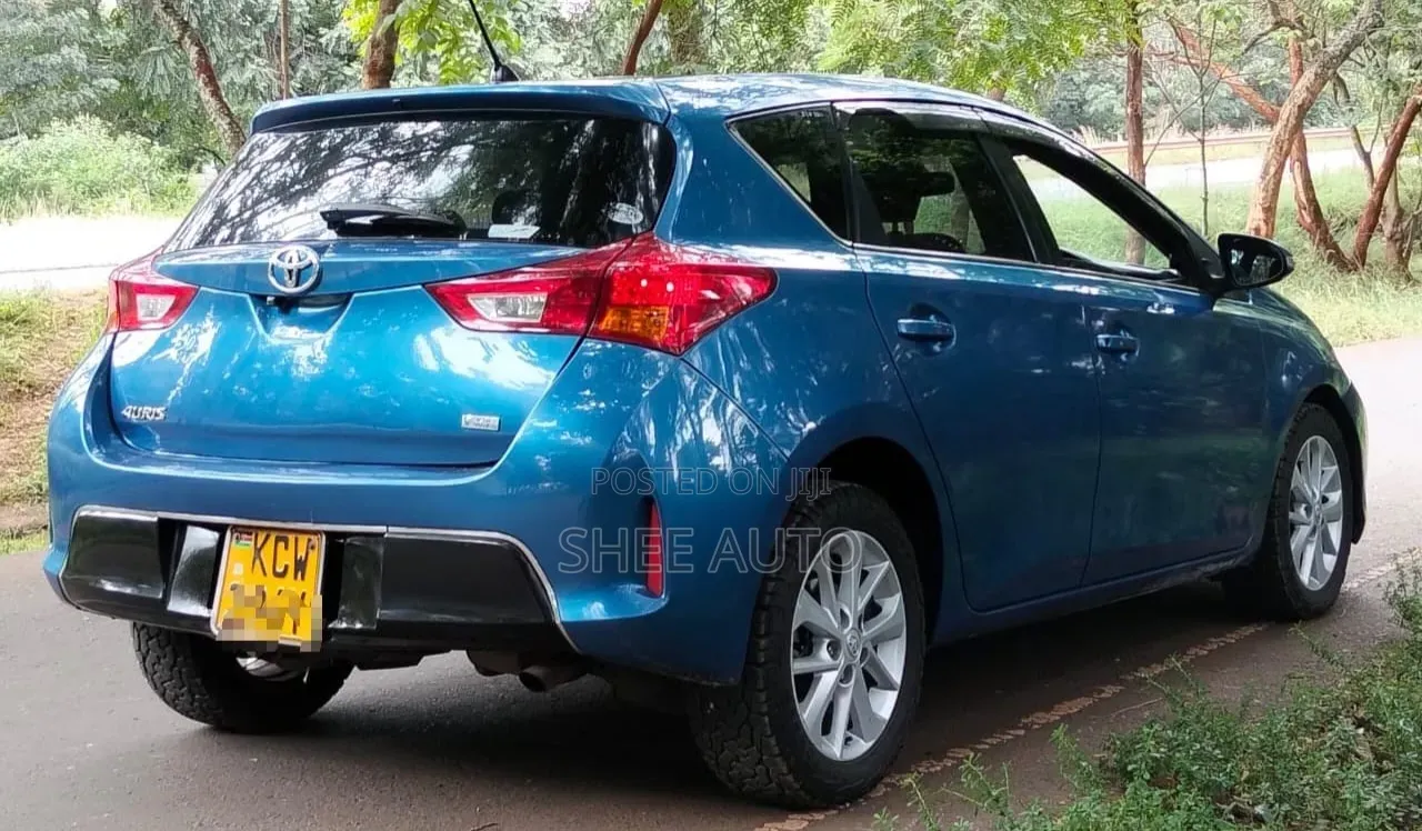 Toyota Auris 2013 Blue
