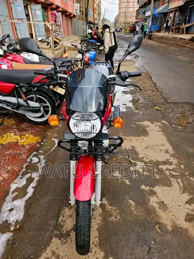 New Bajaj Boxer 2023 Red