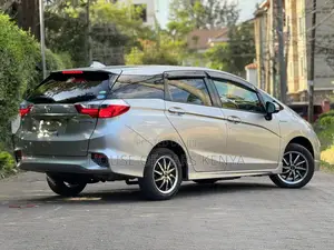Honda Fit Shuttle 2019 Silver
