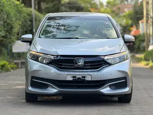 Honda Fit Shuttle 2019 Silver