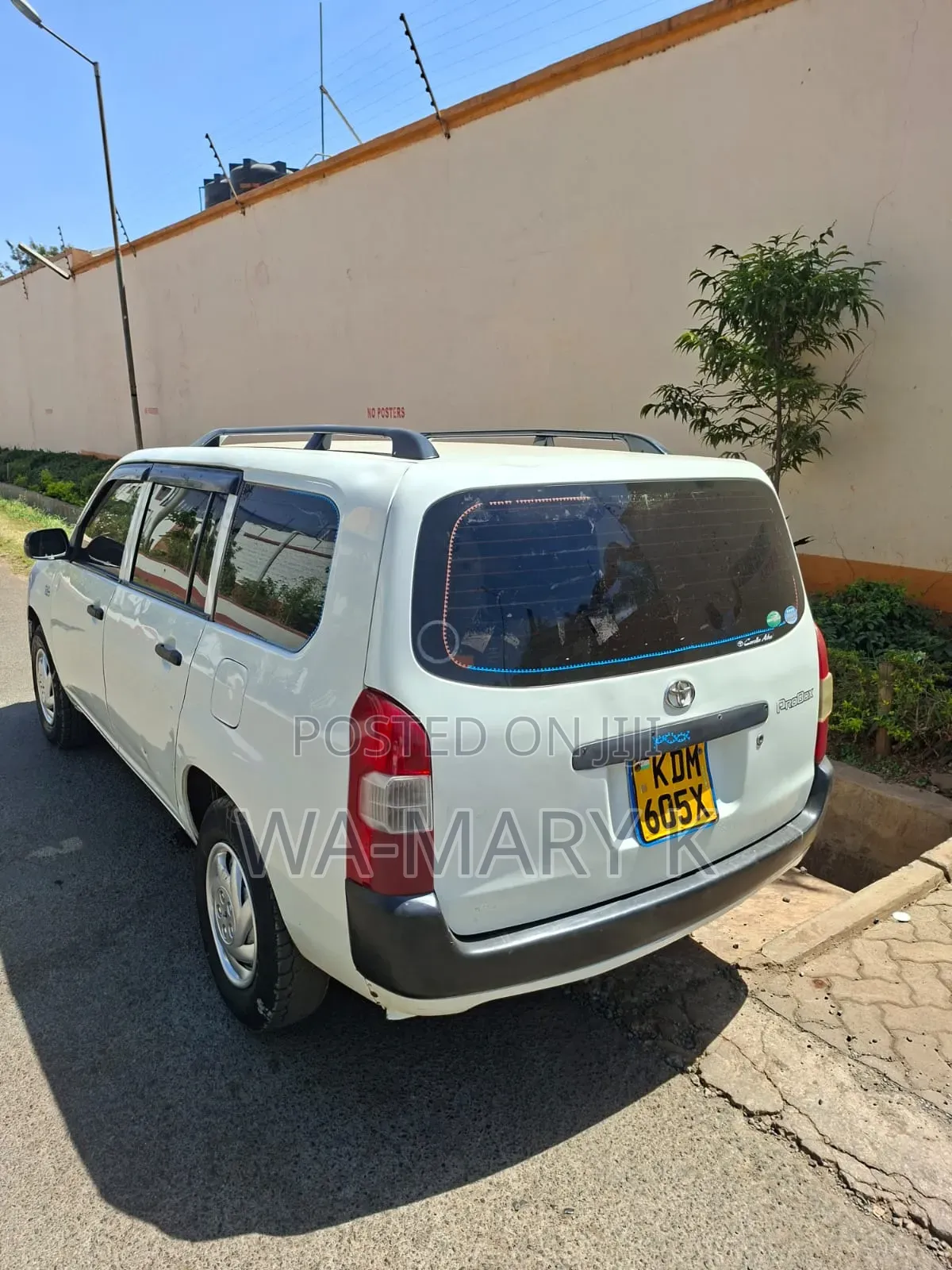 Toyota HiAce 2017 White