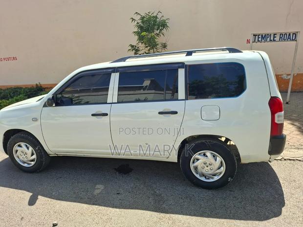 Toyota HiAce 2017 White - thumbnail 4
