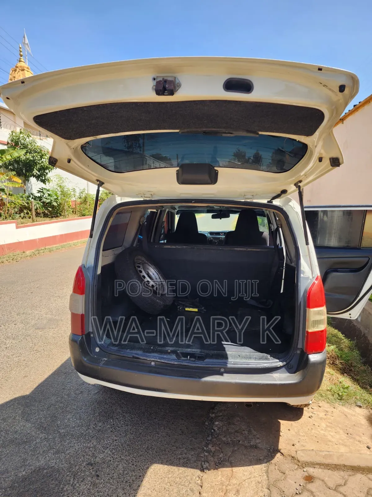 Toyota HiAce 2017 White