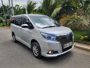 Toyota Esquire 2015 Silver