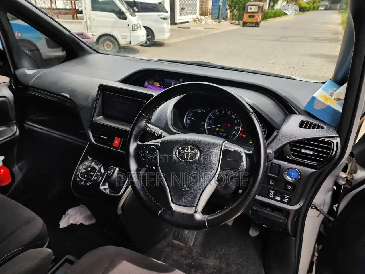 Toyota Esquire 2015 Silver