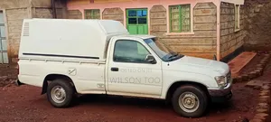 Toyota Hilux 2006 White