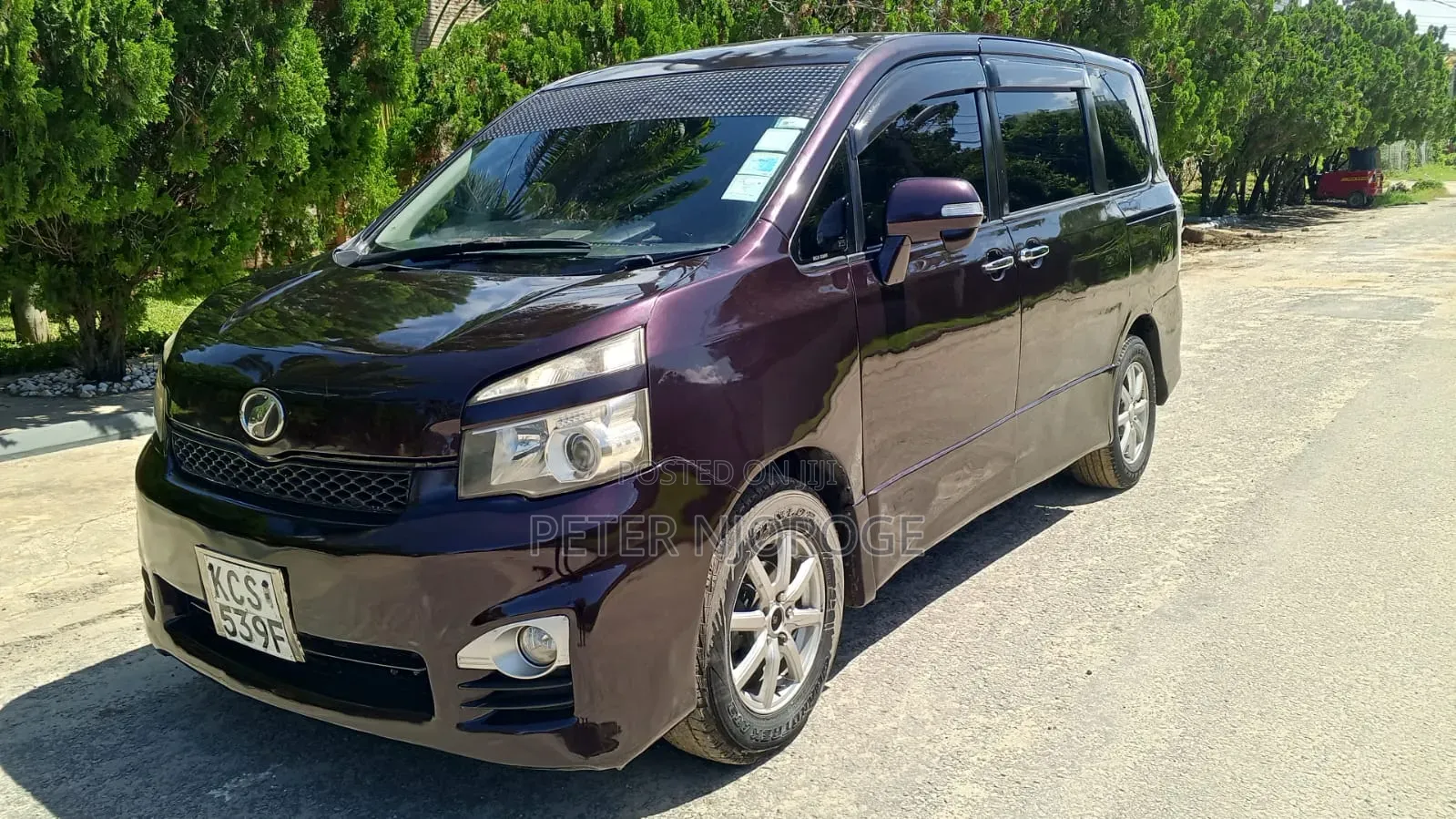 Toyota Voxy 2011 Maroon