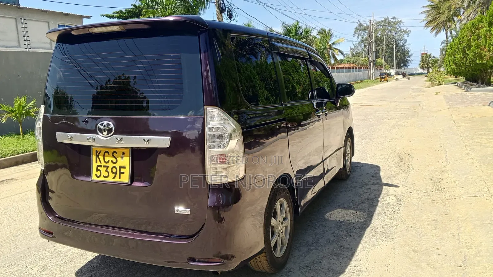 Toyota Voxy 2011 Maroon