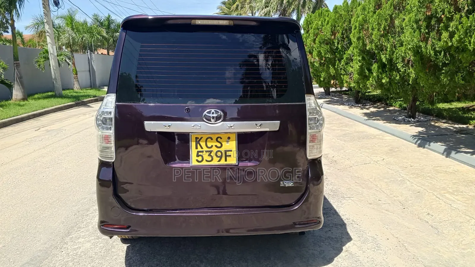 Toyota Voxy 2011 Maroon